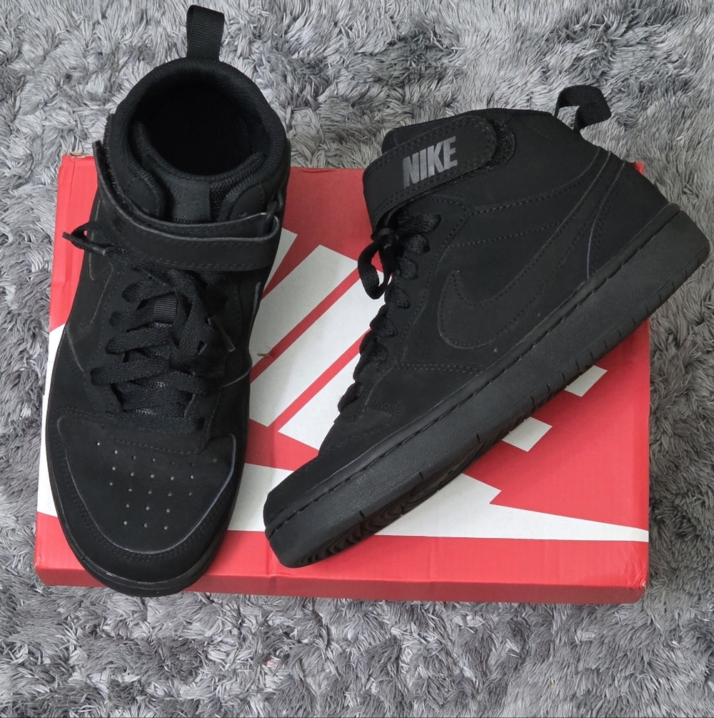 Nike Court Borough Mid 2. 5.5 Youth